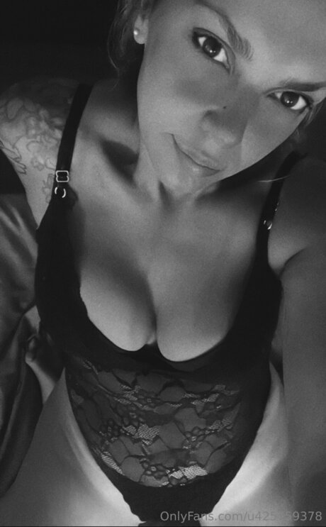 U425759378 model pretty photo