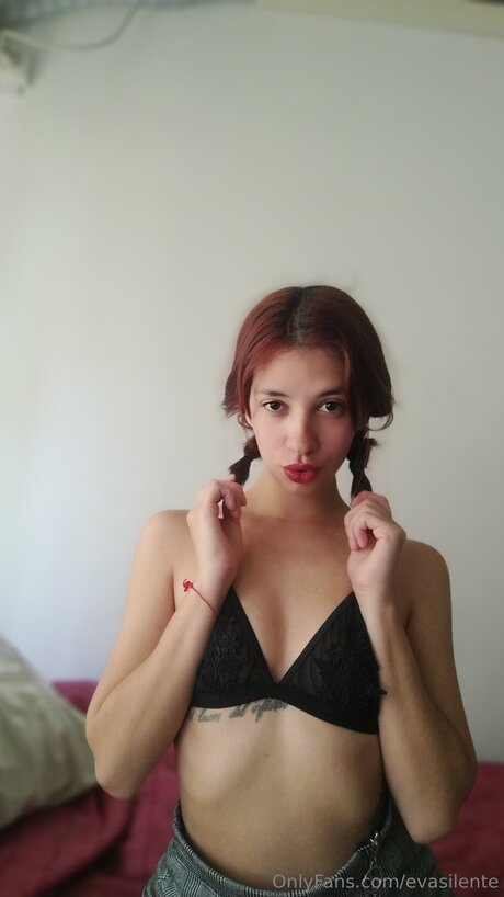 Evasilente model pretty img