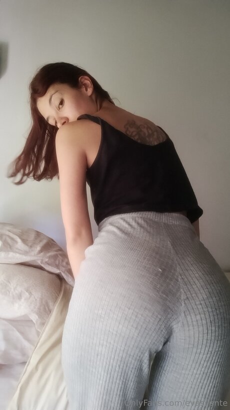 Evasilente model hd images