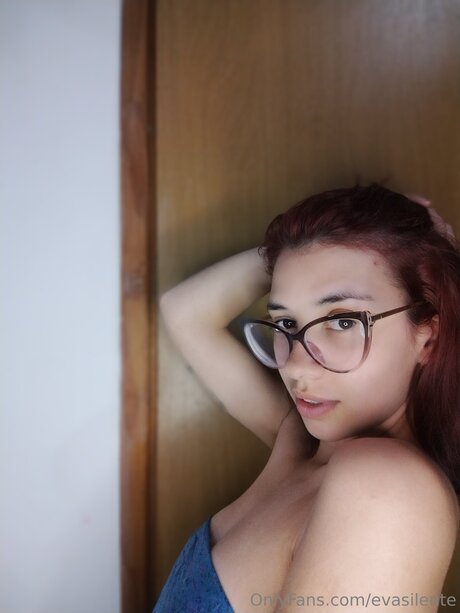 Evasilente model hot picture