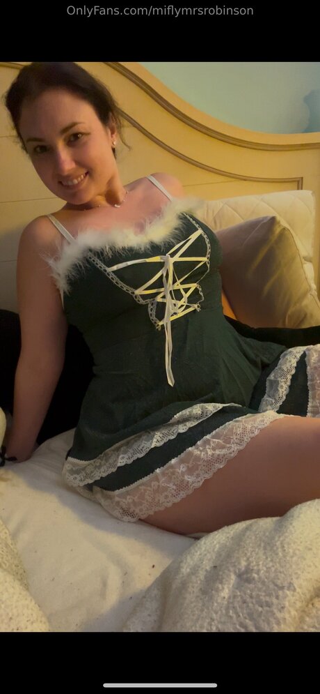 Miflymrsrobinson xxx star photo