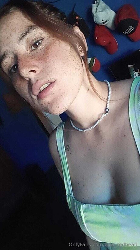 Aria Redhead high quality model images