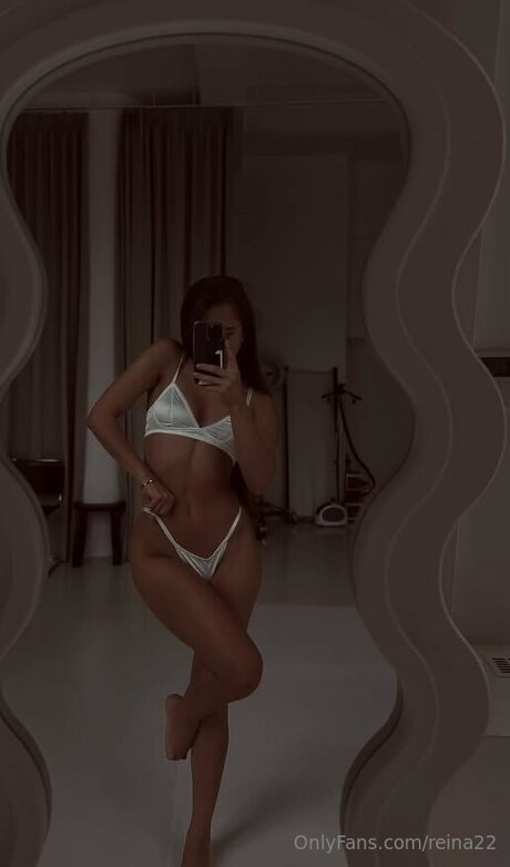 Reina22 erotic actress photo