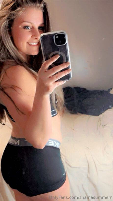 Shainasummerr naked pornstar pictures