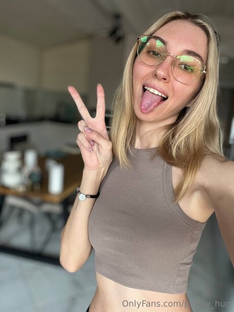 Penny Hug sexy actress image