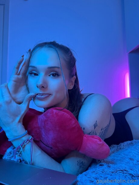 Gajabertolin nude actress picture