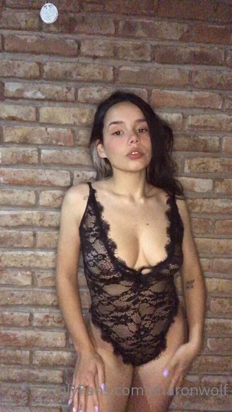 Sharonwolf adult model photo