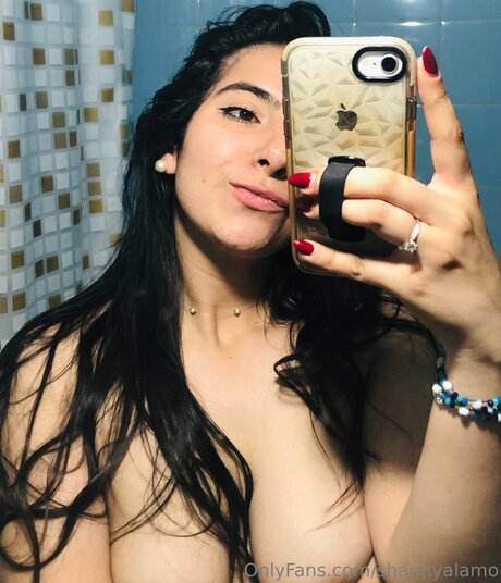 Shannyalamo model best pictures