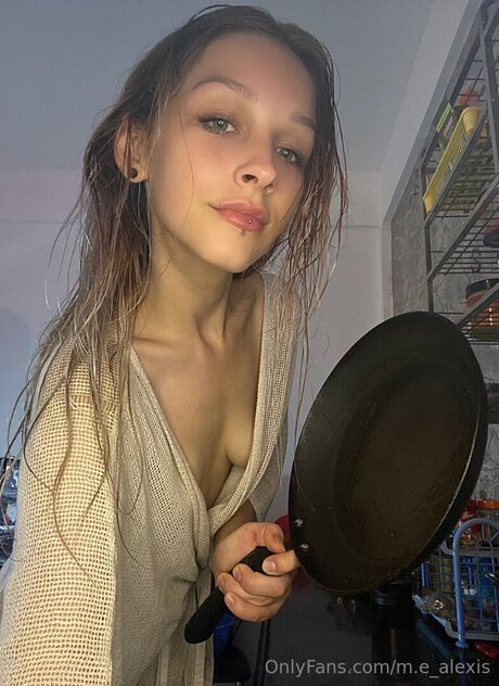 M E Alexis model nude photo