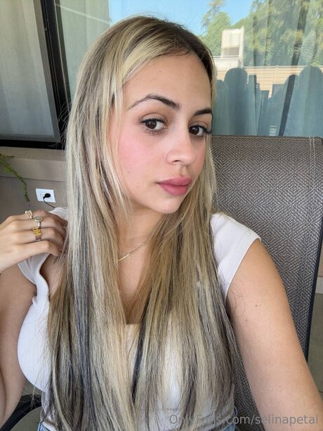 Selinapetal beautiful pornstar img