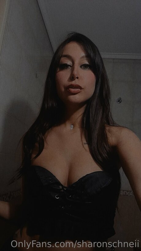 Sharonschneii model exclusive pictures