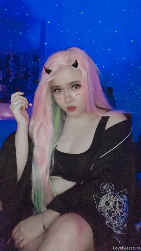 Luvlyjessxx model top pic