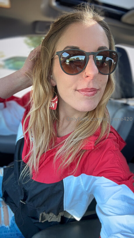 Lezzrene420 porn actress image