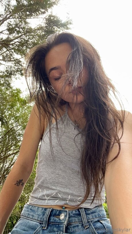 Breeskylar high quality model picture