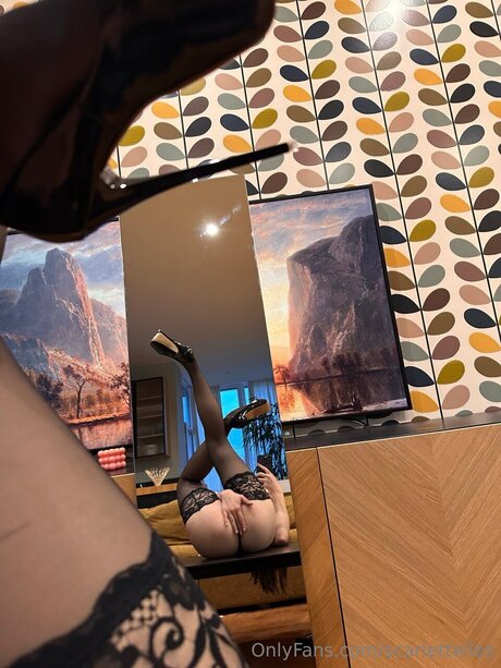 Scarlettelles model nude images