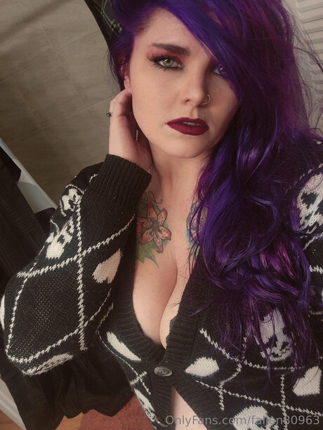 Fallen80963 naked model photo