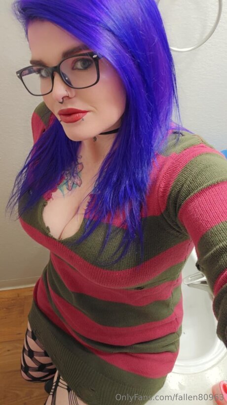 Fallen80963 erotic pornstar img