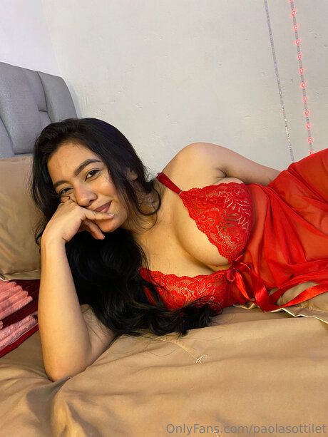 Lalatinapaola model hot pics