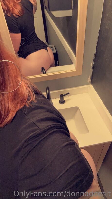 Donnadoesit erotic pornstar image