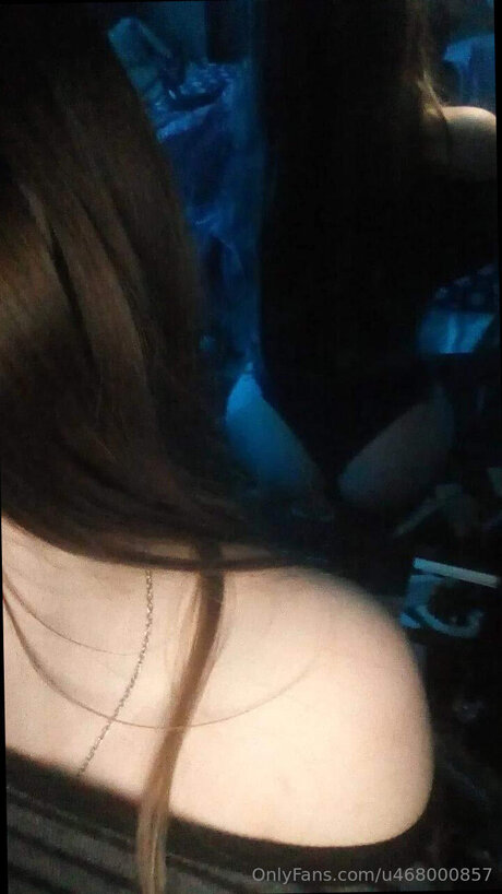 Princesslily18 pornographic model pictures