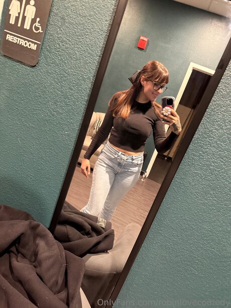 Robinlovecomedy pornstar beautiful pics