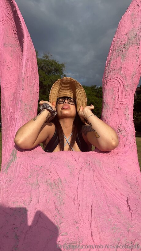 Robinlovecomedy nudes model pics