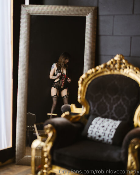 Robinlovecomedy art actress pic