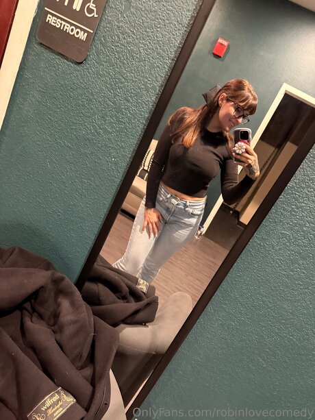 Robinlovecomedy star high quality picture