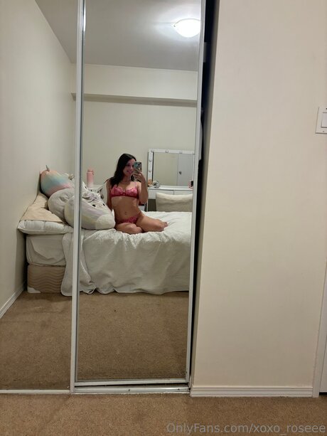 Xoxo Roseee perfect model photo