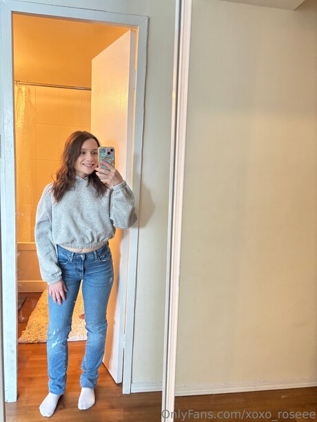 Xoxo Roseee hd actress image