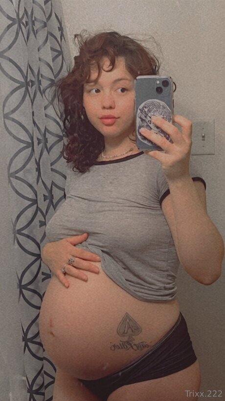 Trixxieee 222 pornstar naked photos