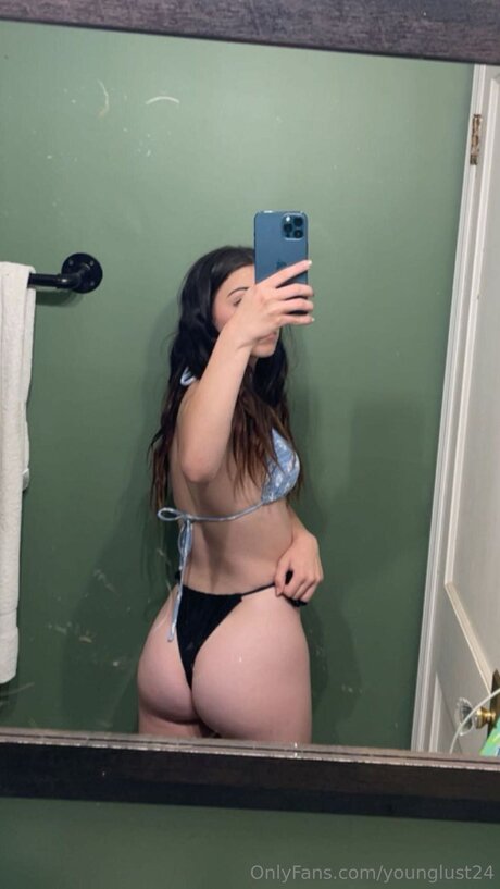 Younglust24 adult actress img