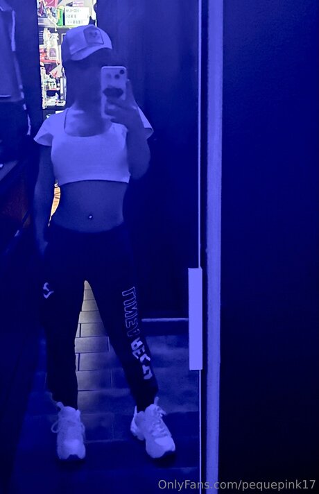 Pequepink17 hd model images