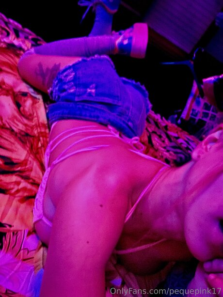 Pequepink17 hot star image