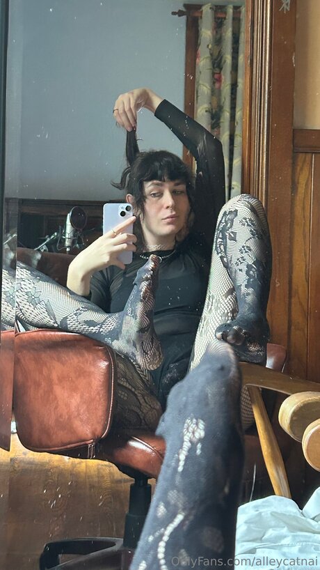 Alleycatnai art model pic