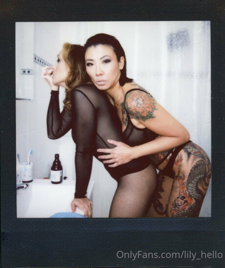 Hello Hello Lil free model picture