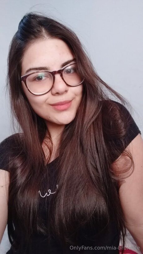 Mia Brunette pornstar free photo