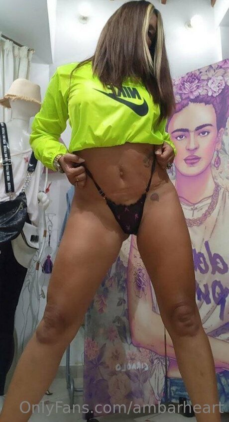 Ambarheart model naked image