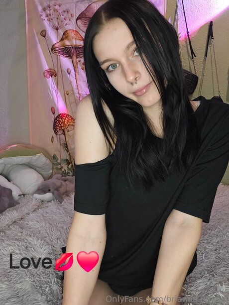 Brianna 0fficial model pornographic photos