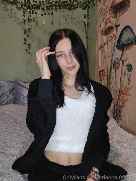 Brianna 0fficial model naked image