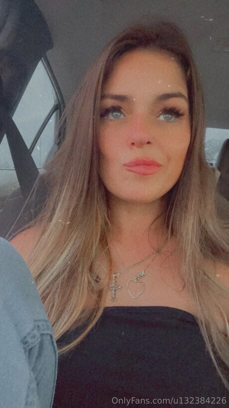 U132384226 free model pictures