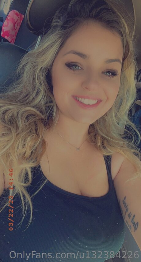 U132384226 pornstar beautiful pic