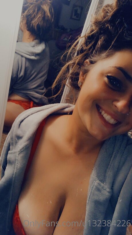 U132384226 star nudes images