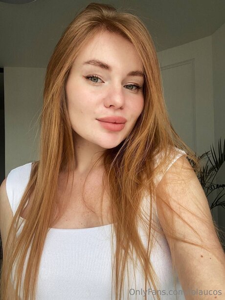 Lolaucos model erotic picture