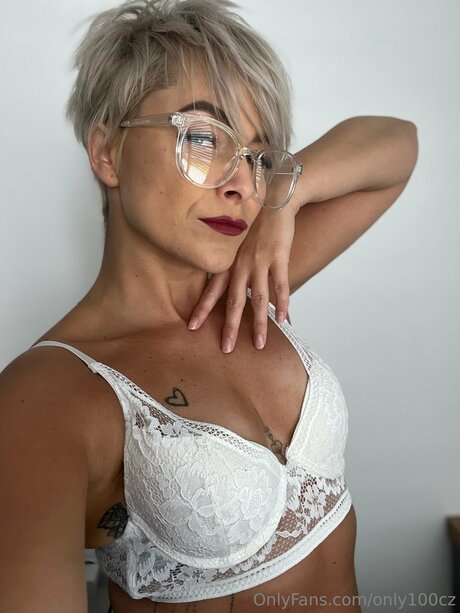 Only100cz model beautiful img