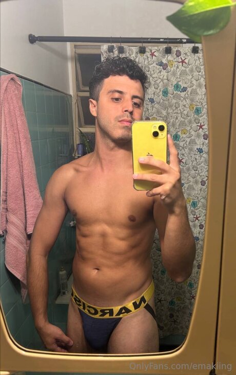 Emakiing nude actress img