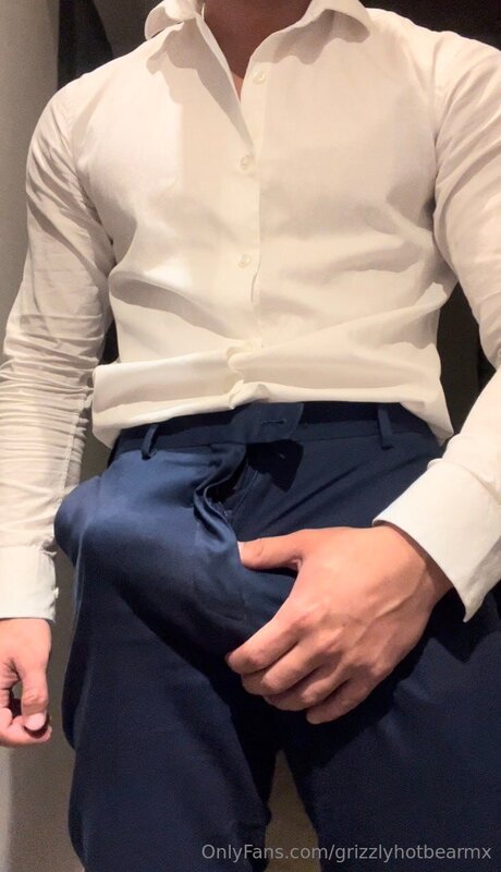 Grizzlyhotbearmx sexy model image