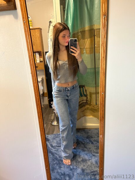 Aliii1123 xxx pornstar photo