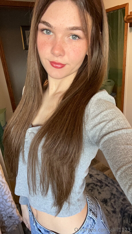 Aliii1123 adult model galleries