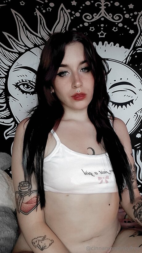 Cinnamonpinkyfree free actress photo